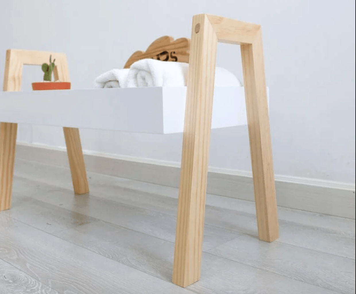 Một góc nhìn nghiên từ kệ gỗ đa năng