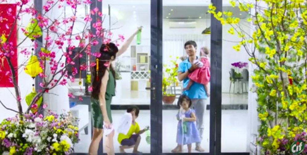 Trang trí cửa vào nhà đón tết